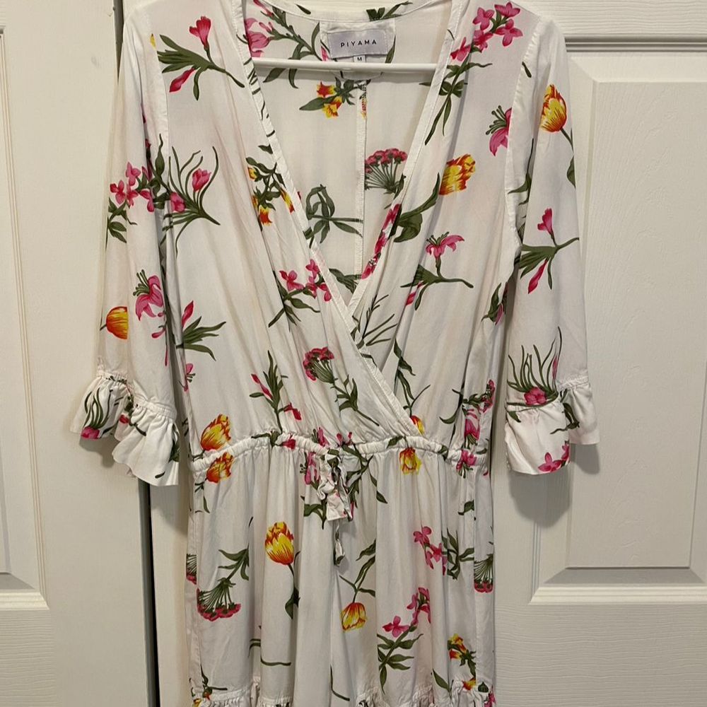 Piyama Women's M White Floral Romper 3/4 Sleeve Ruffled Hem One-Piece